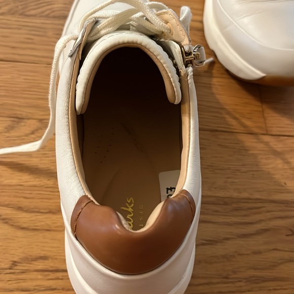 Clark’s white leather zip. Tivoli. SZ. 8 1/2 M. New. No box No tags. - Picture 7 of 10